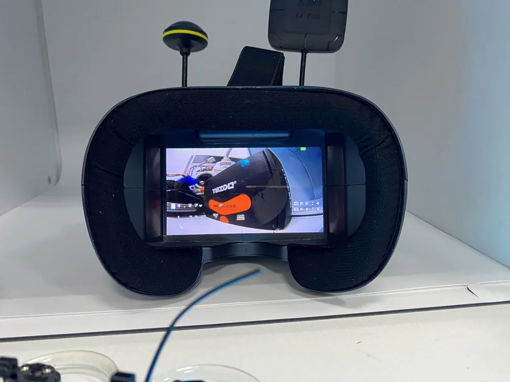 008D 5.8G 40CH Diversity FPV Goggles w/ DVR (4.3" Screen)