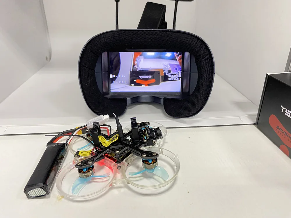 008D 5.8G 40CH Diversity FPV Goggles w/ DVR (4.3" Screen)